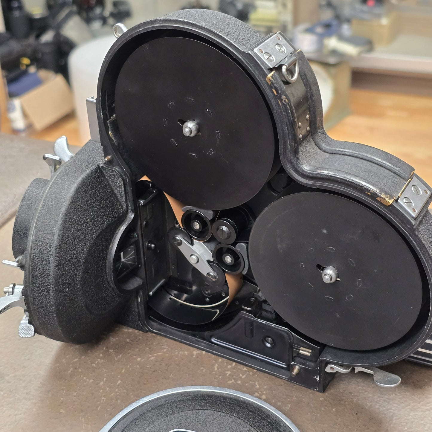 Arri S/B 16mm Camera Body S# 18778 with Variable Speed Motor S# 16244 , Battery & Charger