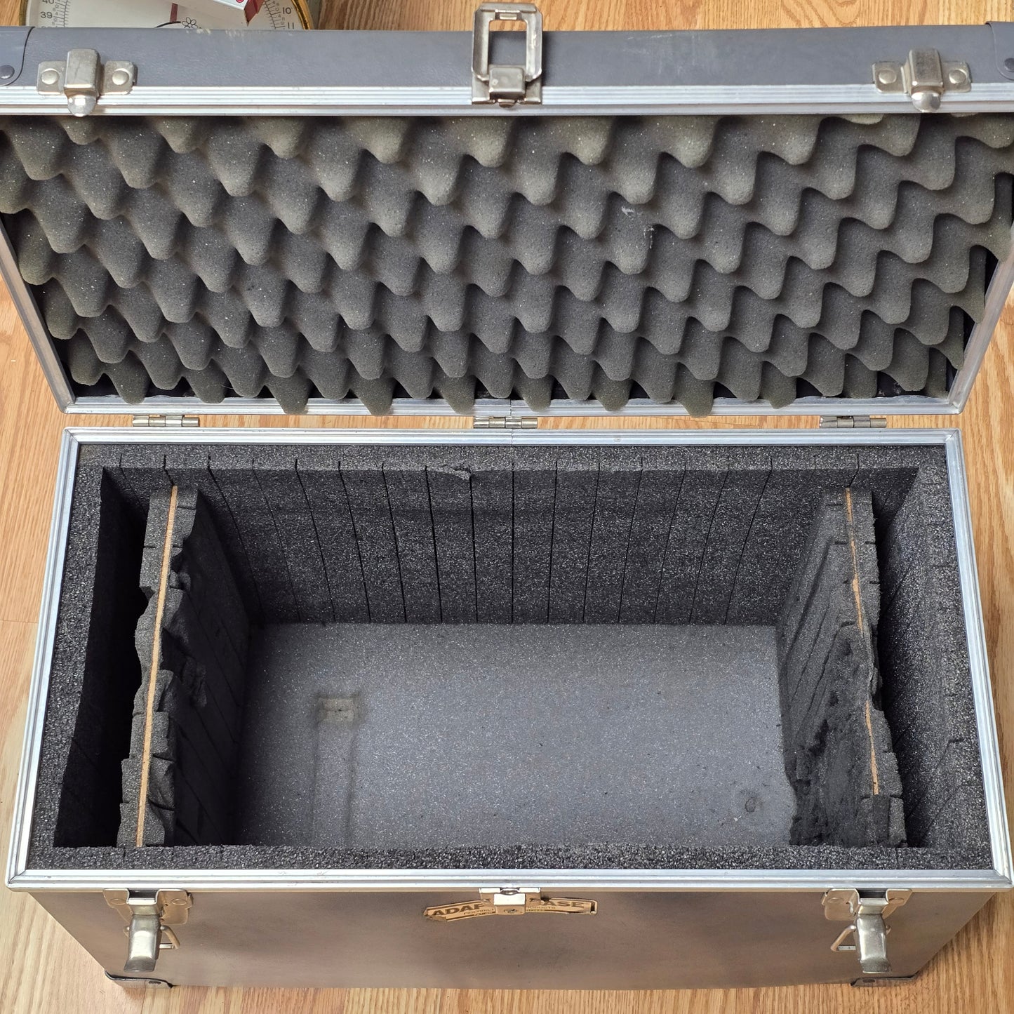 Elmo SC-18 Super 8mm Projector with Carrying Case S# 600249 & Super 8mm Film Logan's Run