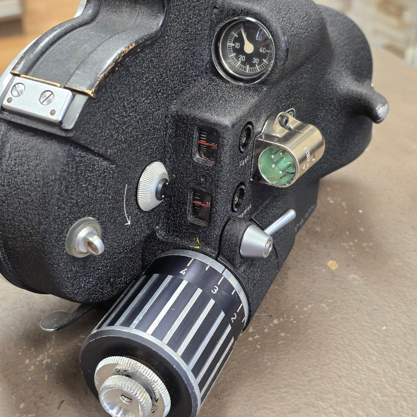 Arri S/B 16mm Camera Body S# 18778 with Variable Speed Motor S# 16244 , Battery & Charger