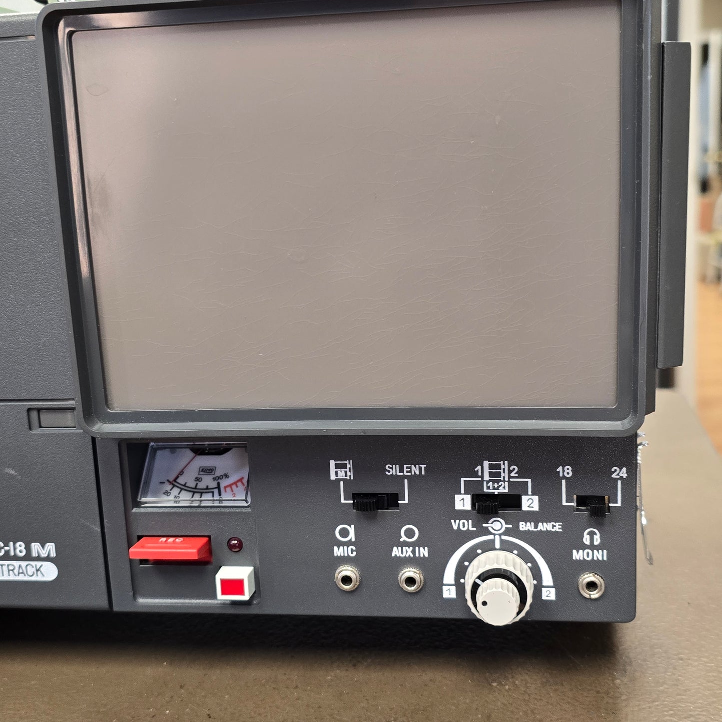 Elmo SC-18 Super 8mm Projector with Carrying Case S# 600249 & Super 8mm Film Logan's Run