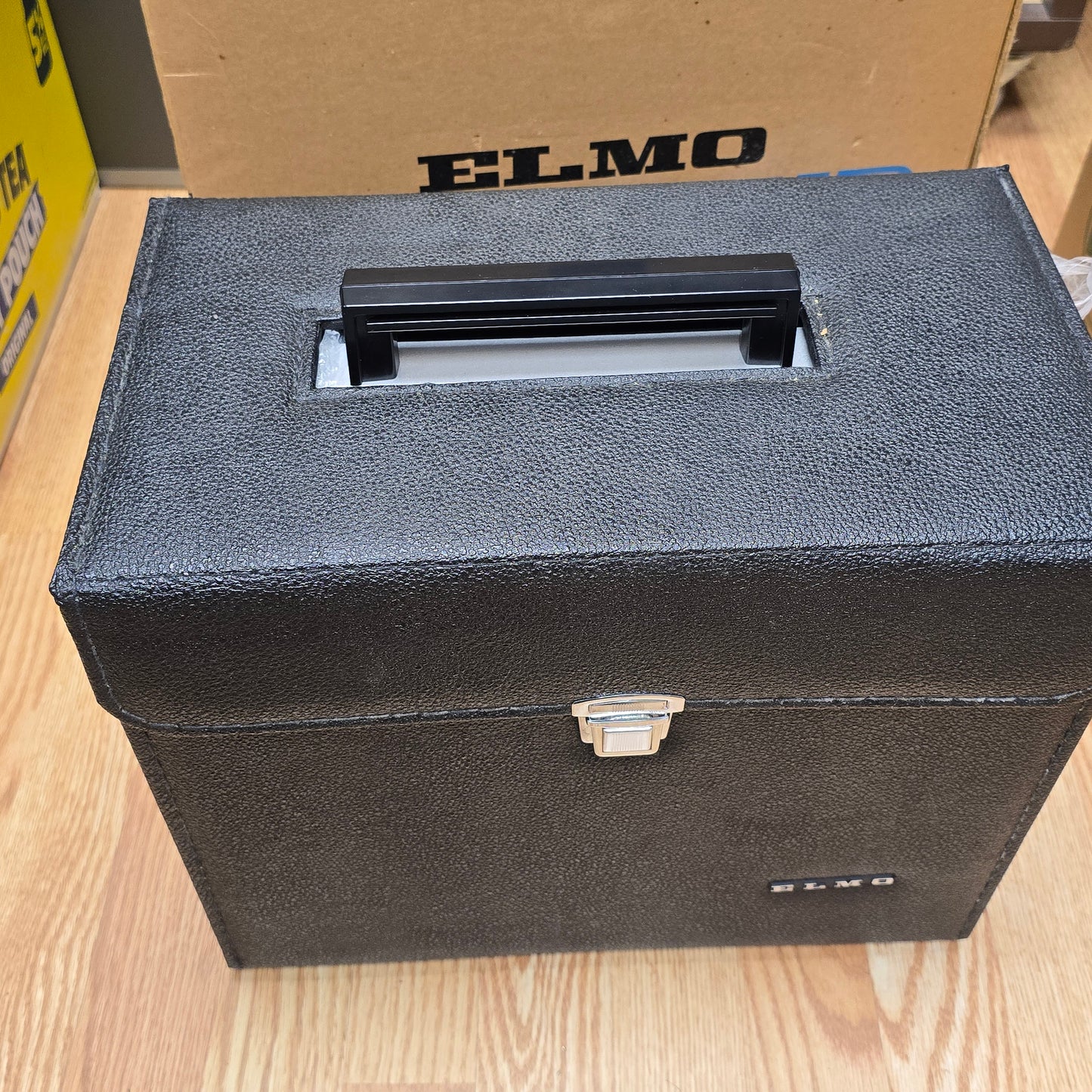 Elmo ST-1200 HD Magnetic 2 Track Super 8mm Sound Projector S# 402083