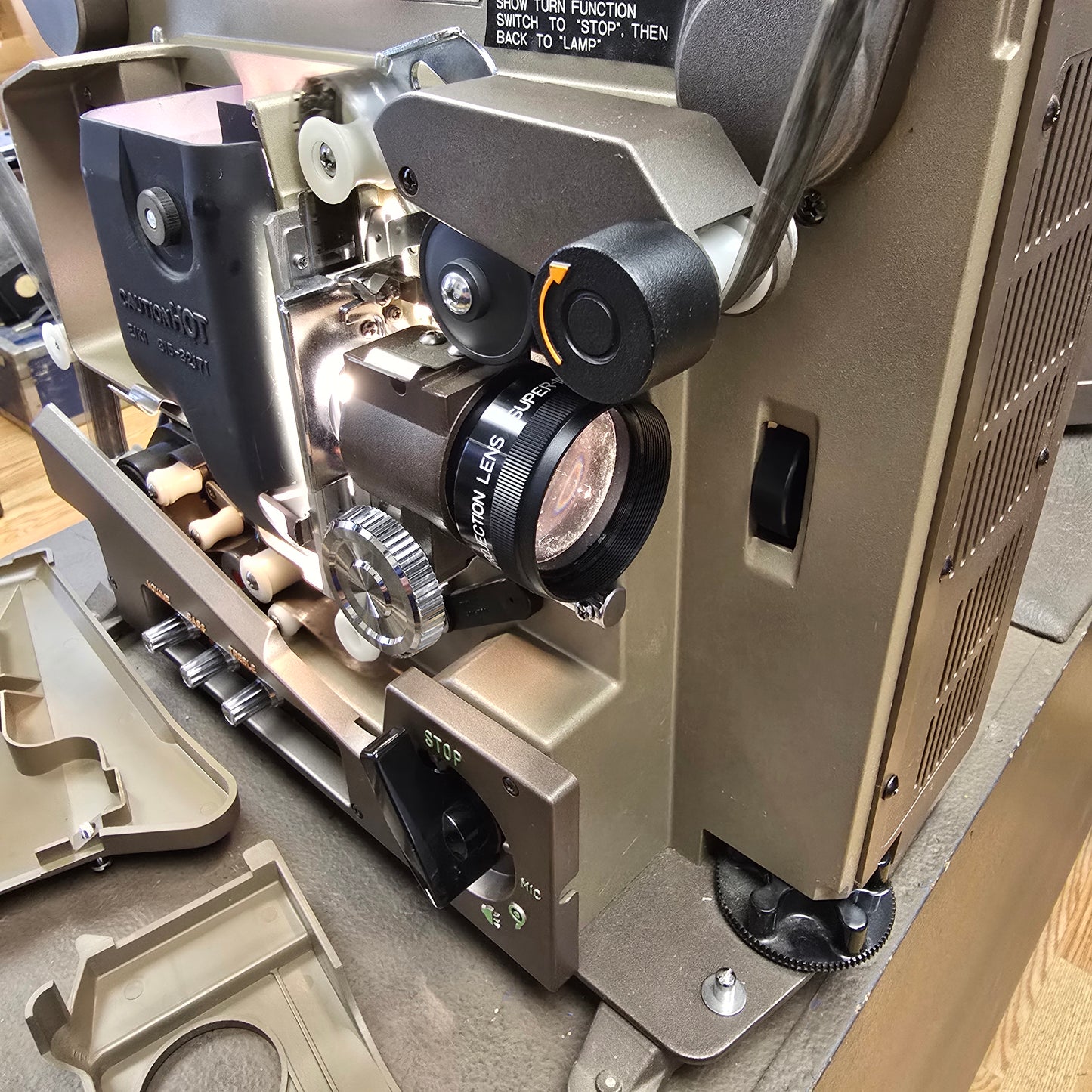 Eiki / Bell & Howell 3580 Slim Line 16mm Slotload Sound Projector S# 172