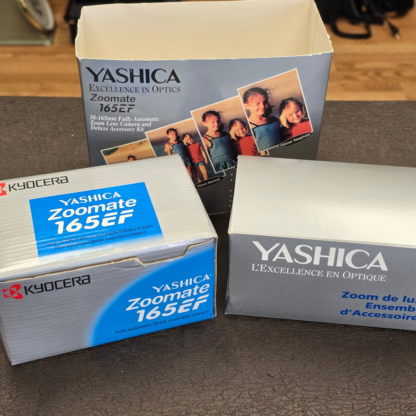 YASHICA ZOOMATE 165EF 35mm FILM CAMERA with 38-165mm Zoom Lens + FLASH KYOCERA