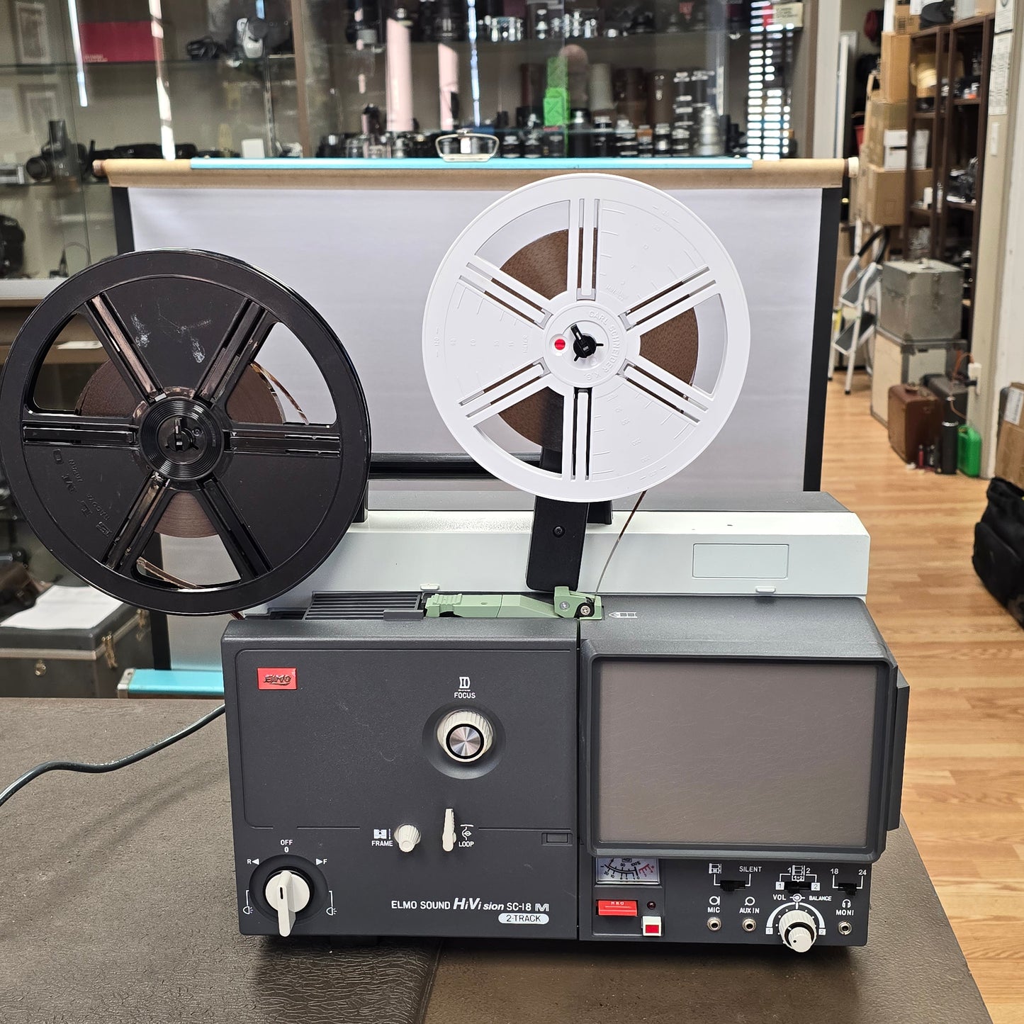 Elmo SC-18 Super 8mm Projector with Carrying Case S# 600249 & Super 8mm Film Logan's Run