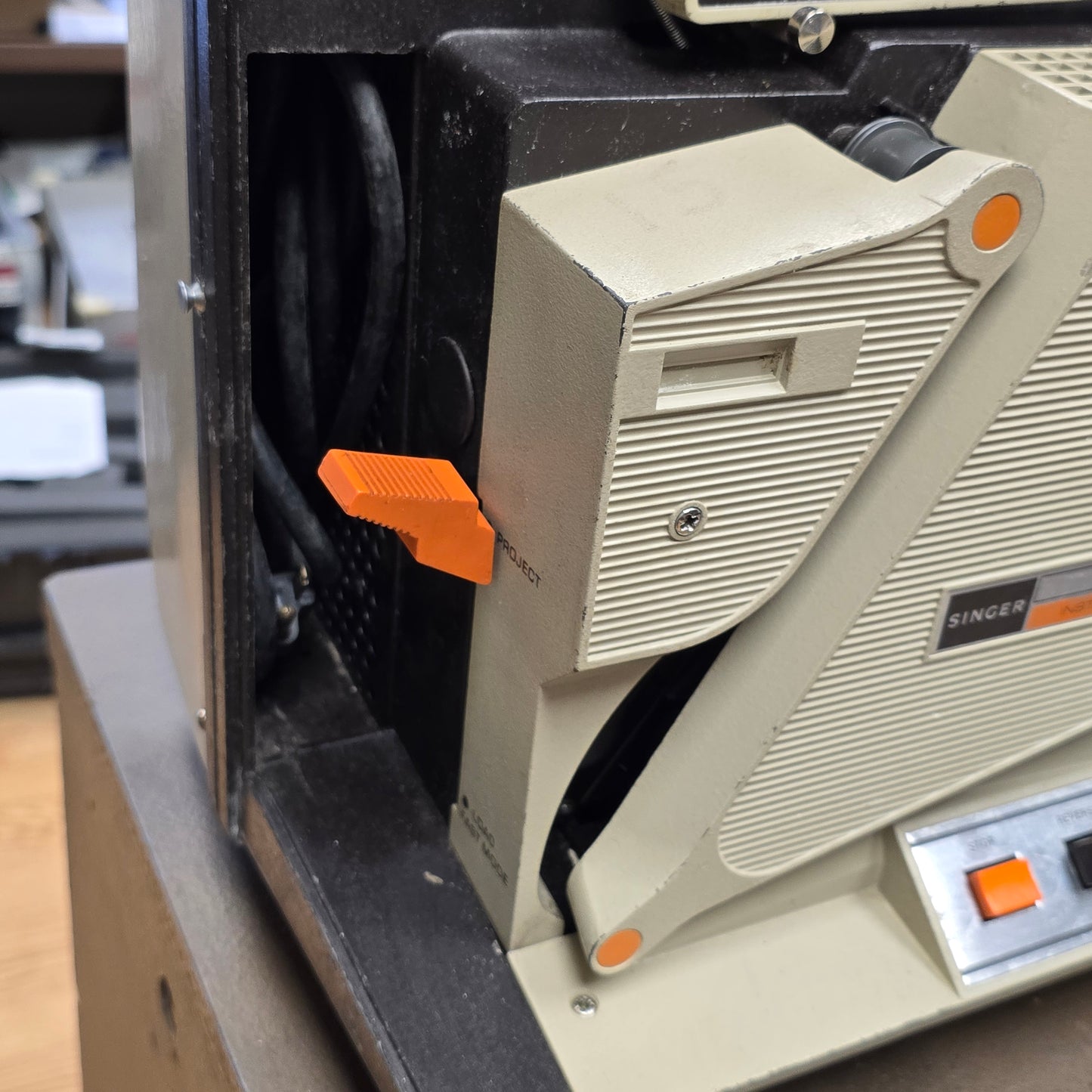 Singer Graflex Insta-Load 16mm Slotload Sound Projector for Parts or Repair