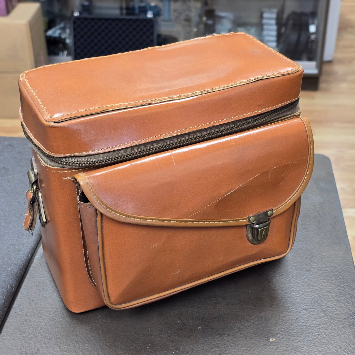 Kodak Duaflex IV Camera, with Kodalite Flash Outfit w/ Spare Bulbs & Case