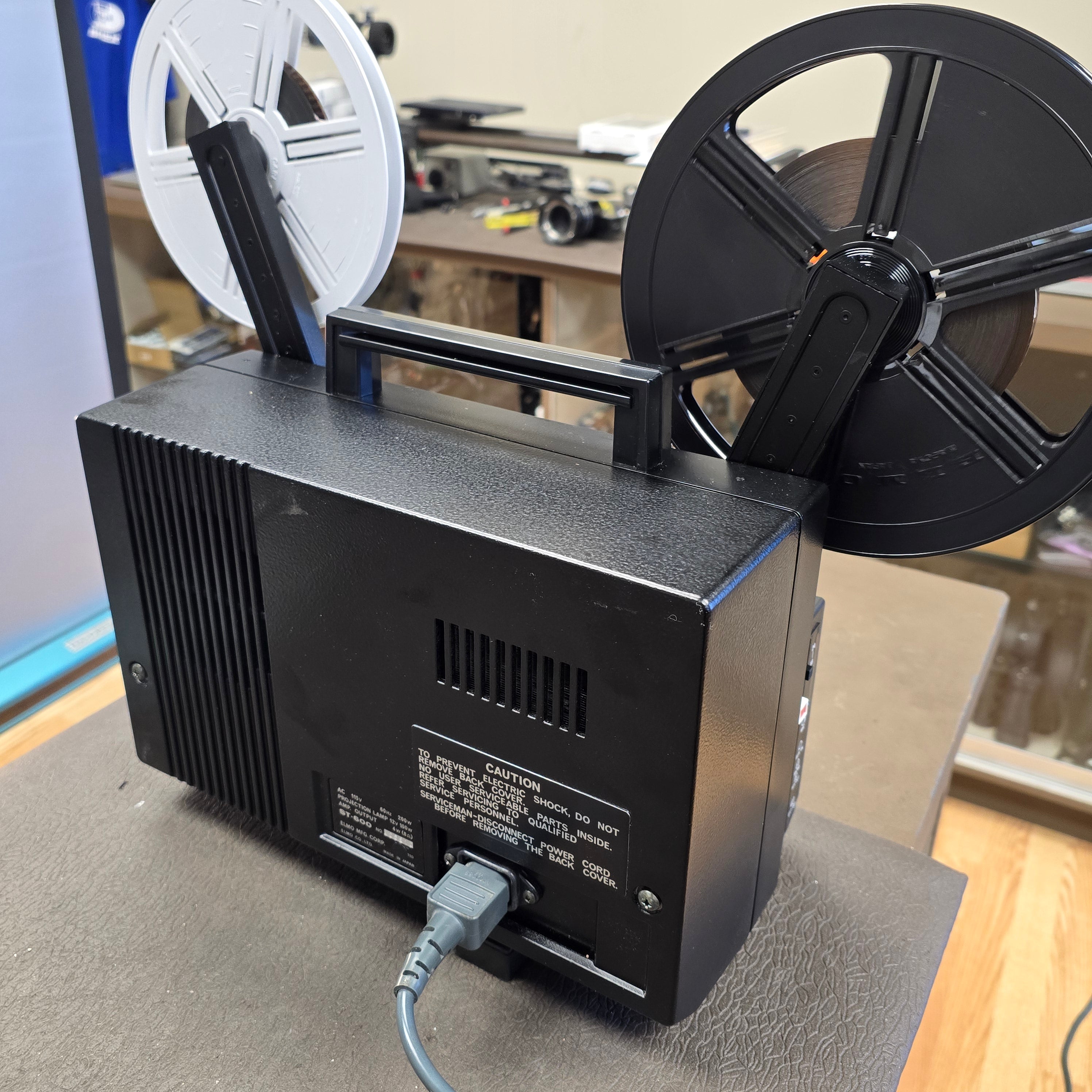 Elmo ST-600 M Super 8mm Sound Projector S# 405210 with Movie Film
