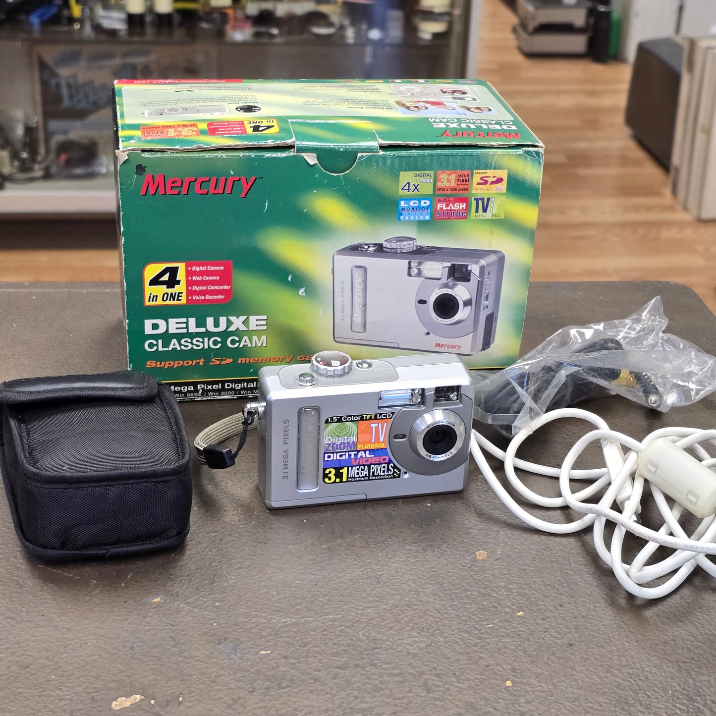 Mercury Deluxe Classic Cam 3.1 Mega Digital Still Camera with LCD Screen & Box