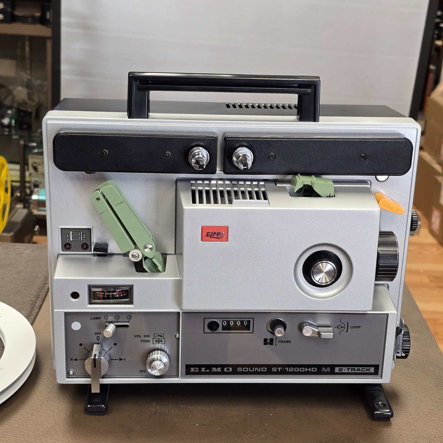 Elmo ST-1200 HD Magnetic 2 Track Super 8mm Sound Projector S# 402083
