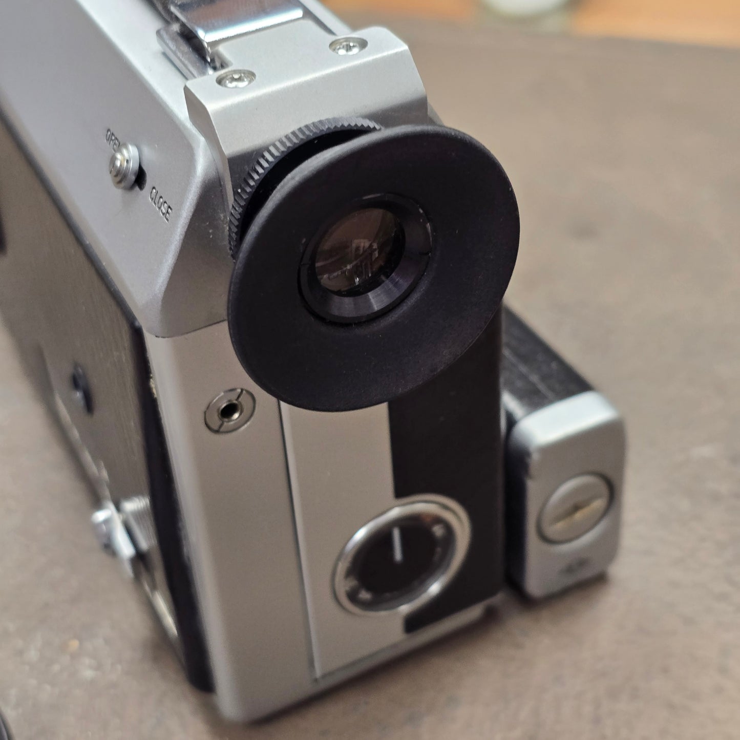 Canon 814 Autozoom Super 8mm Camera with Case S# 273369-253124