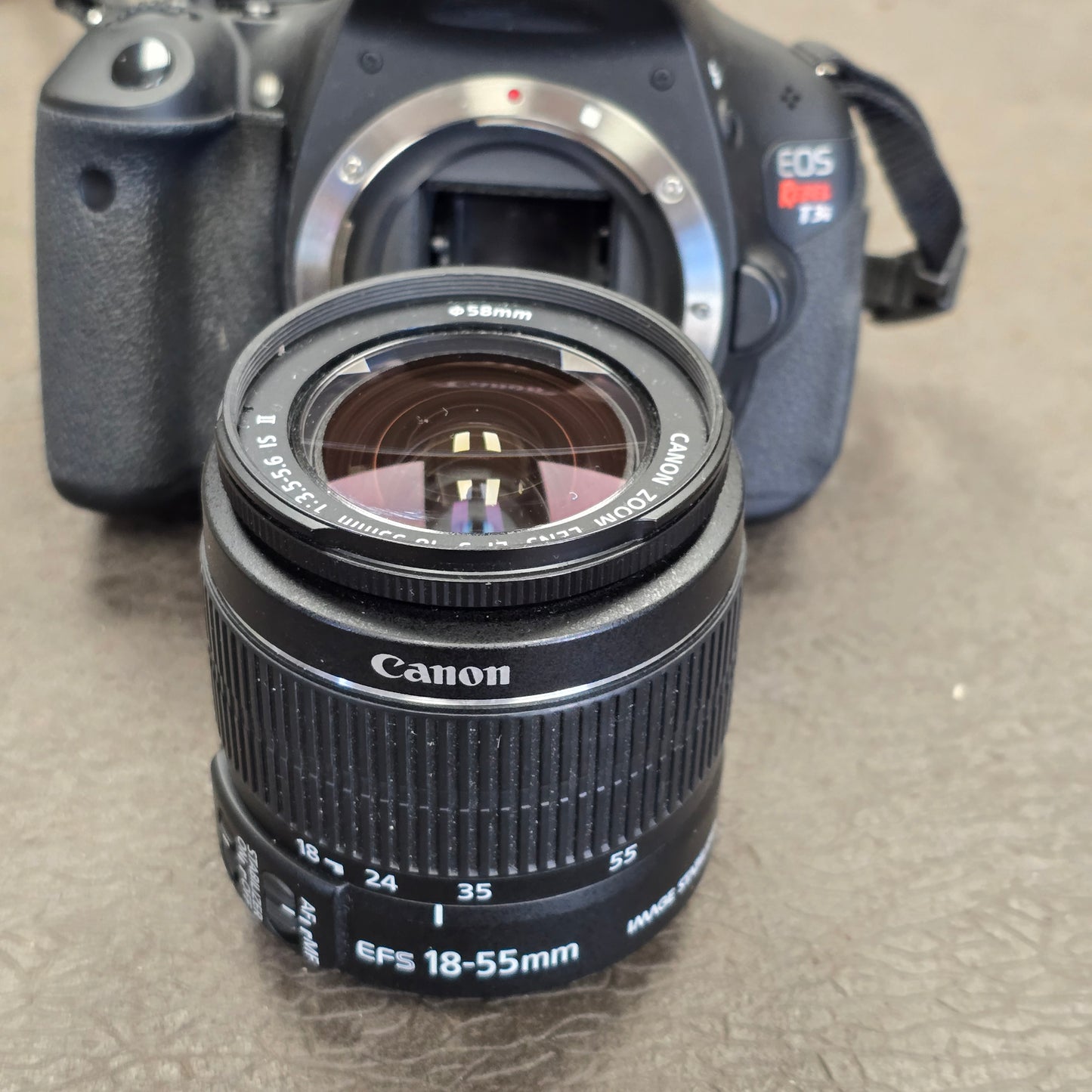 Canon EOS Rebel T3i DSLR Camera S# 232076194429 with Canon 18-55mm Zoom lens