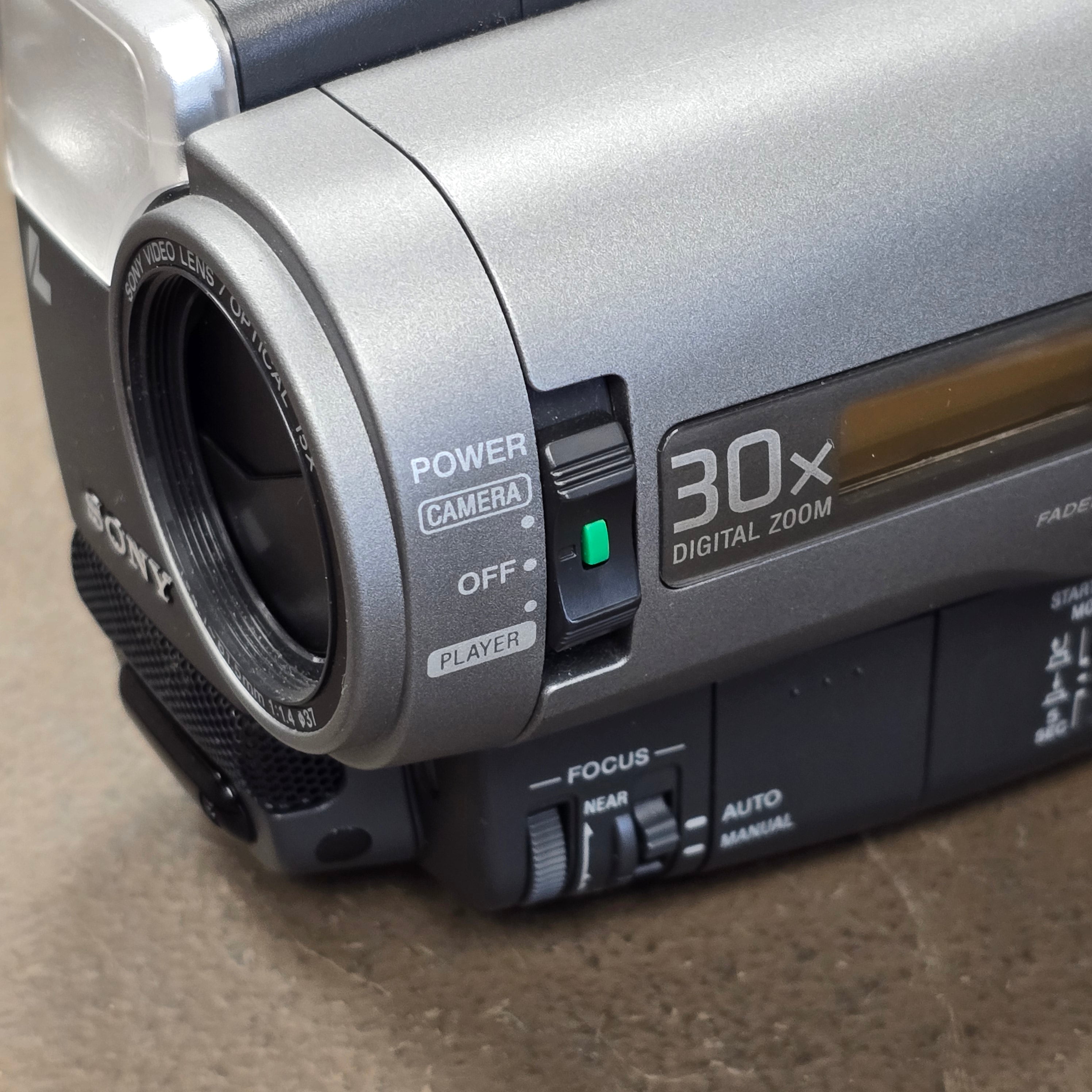 〈送料込み〉SONY CCD-MC1 マメカム　VIDEO CAMERA HXR-MC1 | まめカム HD | カムコーダー／レコーダー／プレーヤー