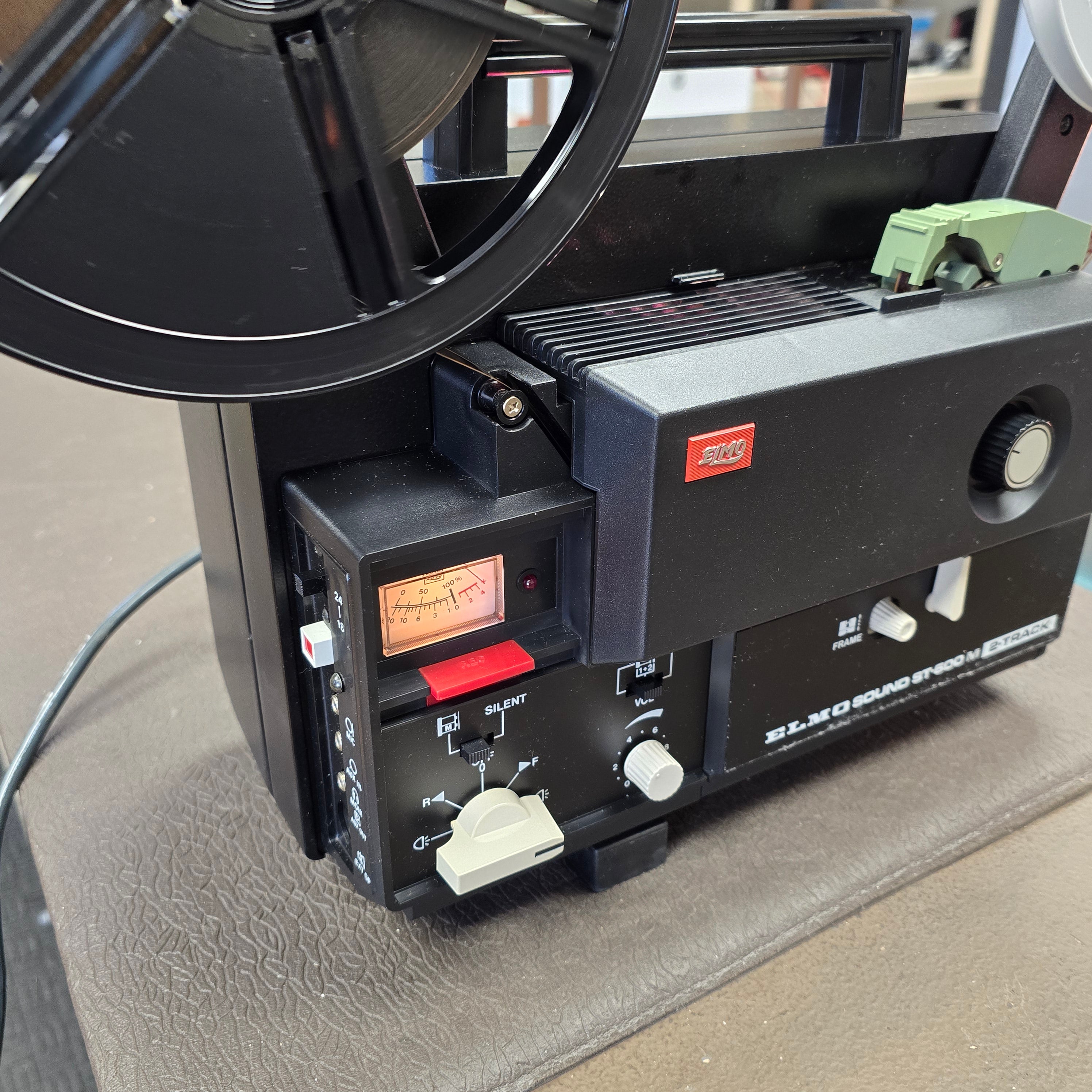 ELMO トランプセット フィルムプロジェクターデザイン Elmo ST-600 M Super 8mm Sound Projector S# 405210 with Movie Film