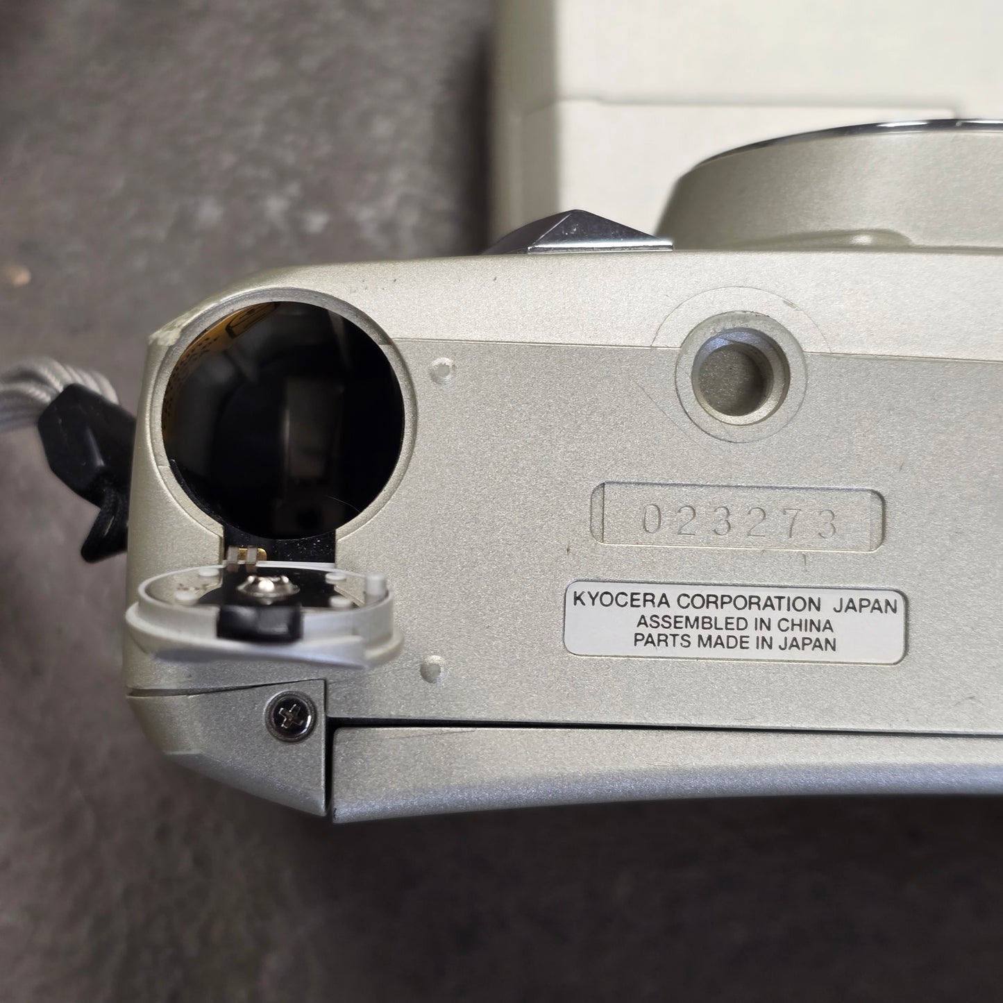 YASHICA ZOOMATE 165EF 35mm FILM CAMERA with 38-165mm Zoom Lens + FLASH KYOCERA