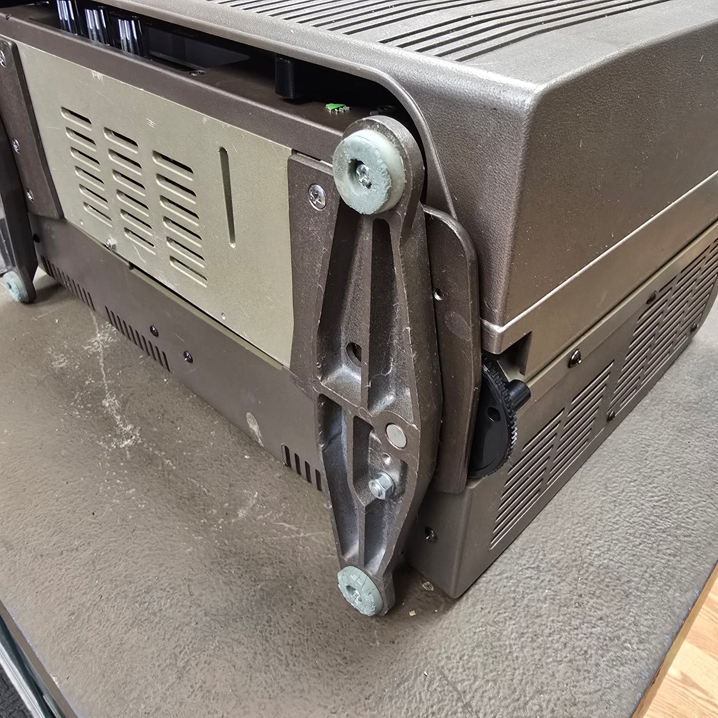 Eiki / Bell & Howell 3580 Slim Line 16mm Slotload Sound Projector S# 172