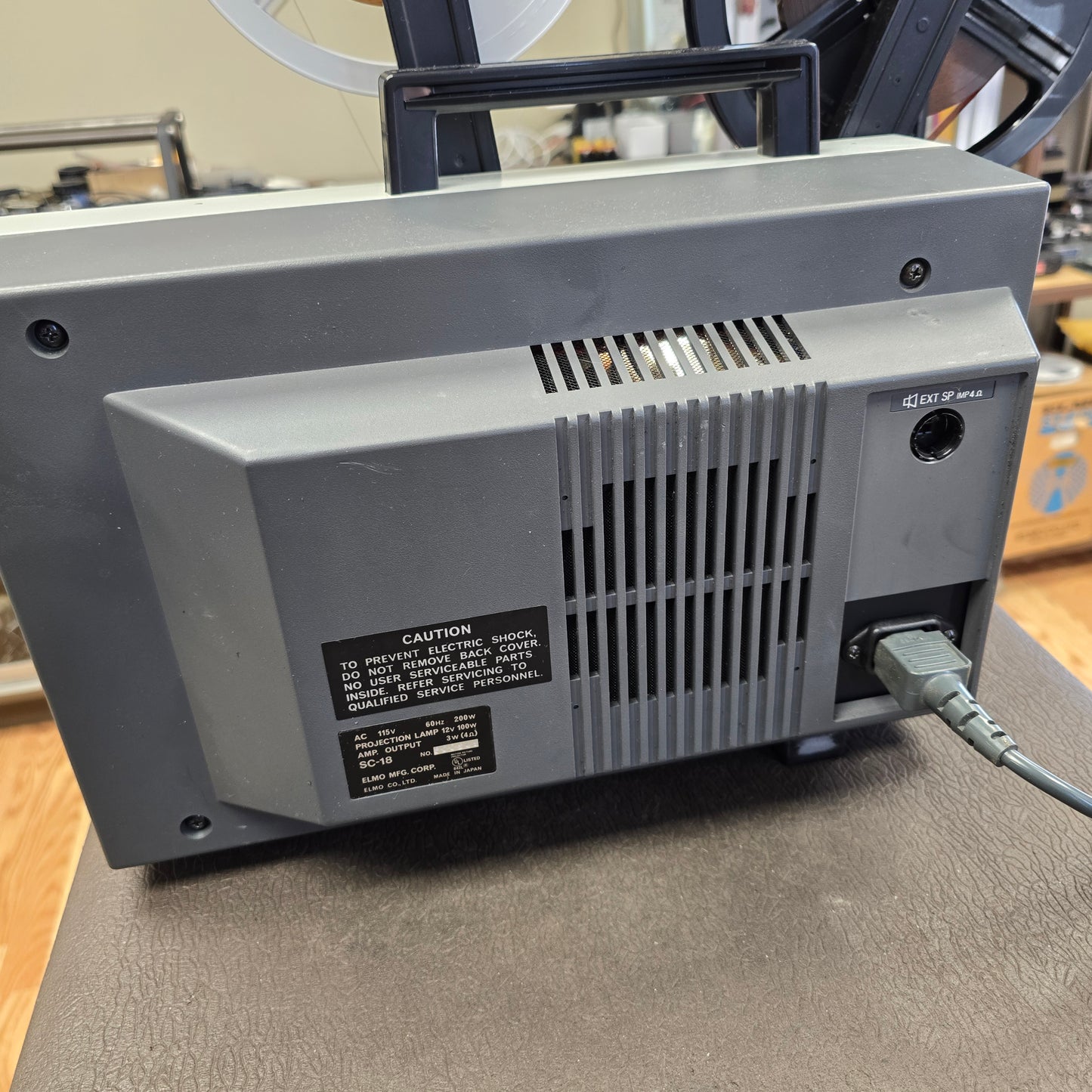 Elmo SC-18 Super 8mm Projector with Carrying Case S# 600249 & Super 8mm Film Logan's Run