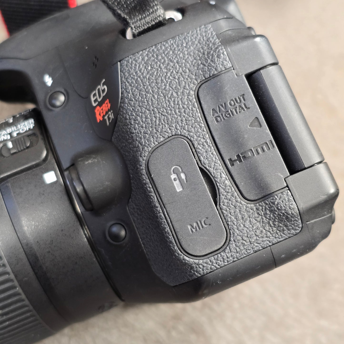 Canon EOS Rebel T3i DSLR Camera S# 232076194429 with Canon 18-55mm Zoom lens