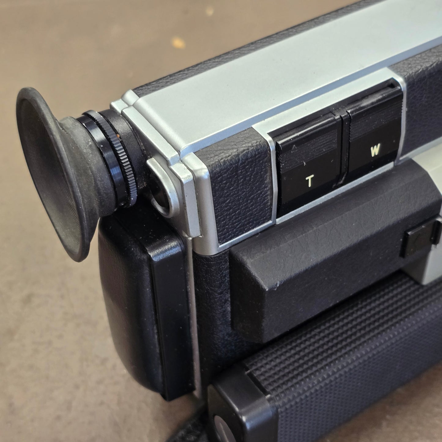 Canon 1014 Auto Zoom Electronic Super 8mm Camera S# 143344-147299 With Case