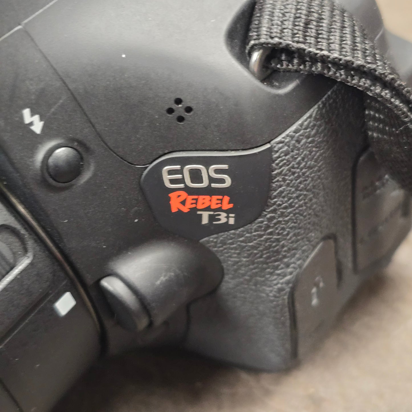 Canon EOS Rebel T3i DSLR Camera S# 232076194429 with Canon 18-55mm Zoom lens