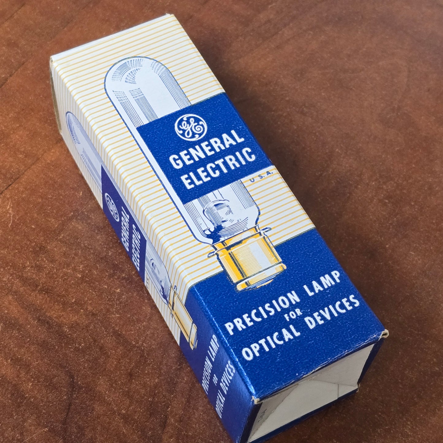 General Electric CGW/CGT 120V 200W Bulb