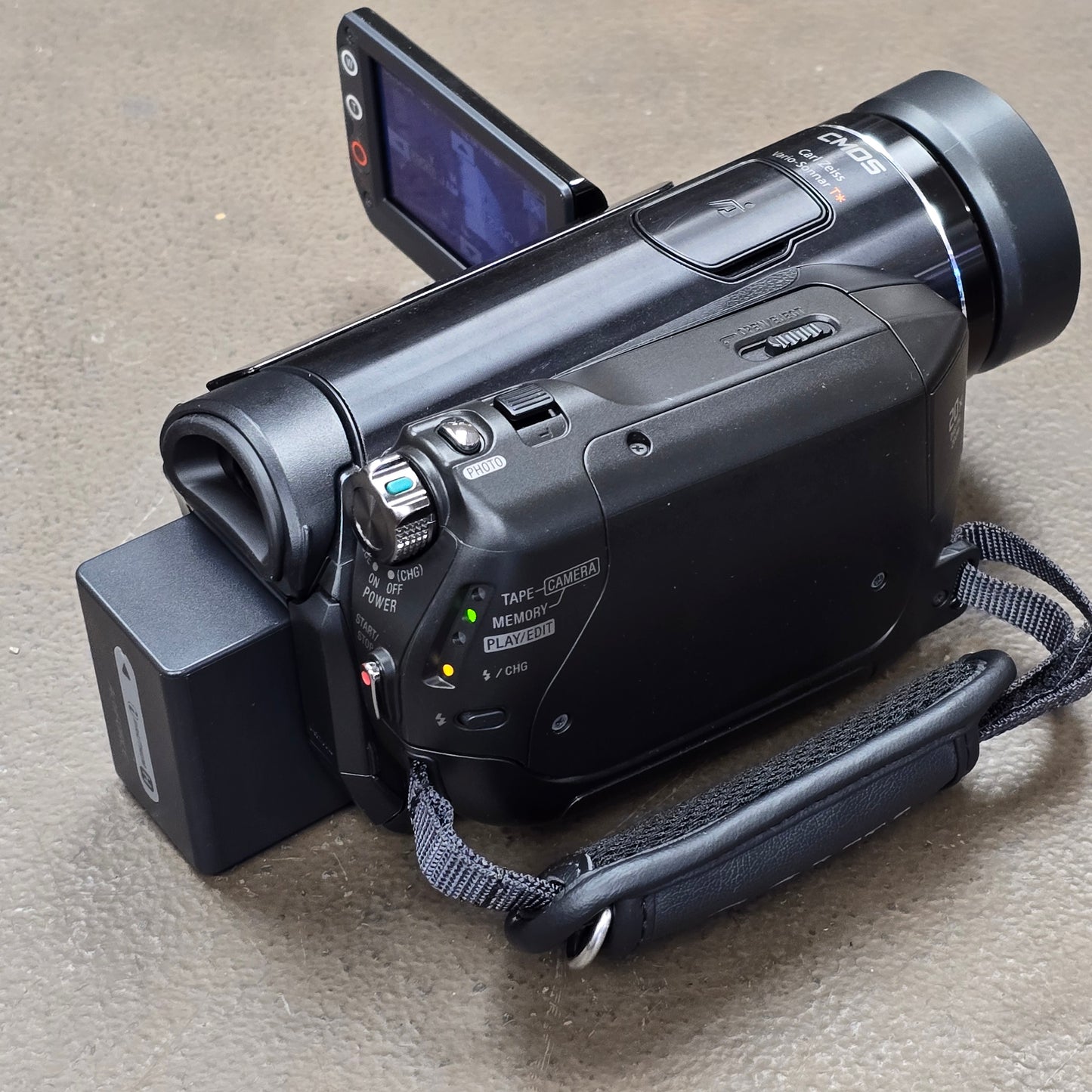 Sony HDR-HC9 HDV Mini DV 1080i Camcorder Package (NTSC) S# 122618