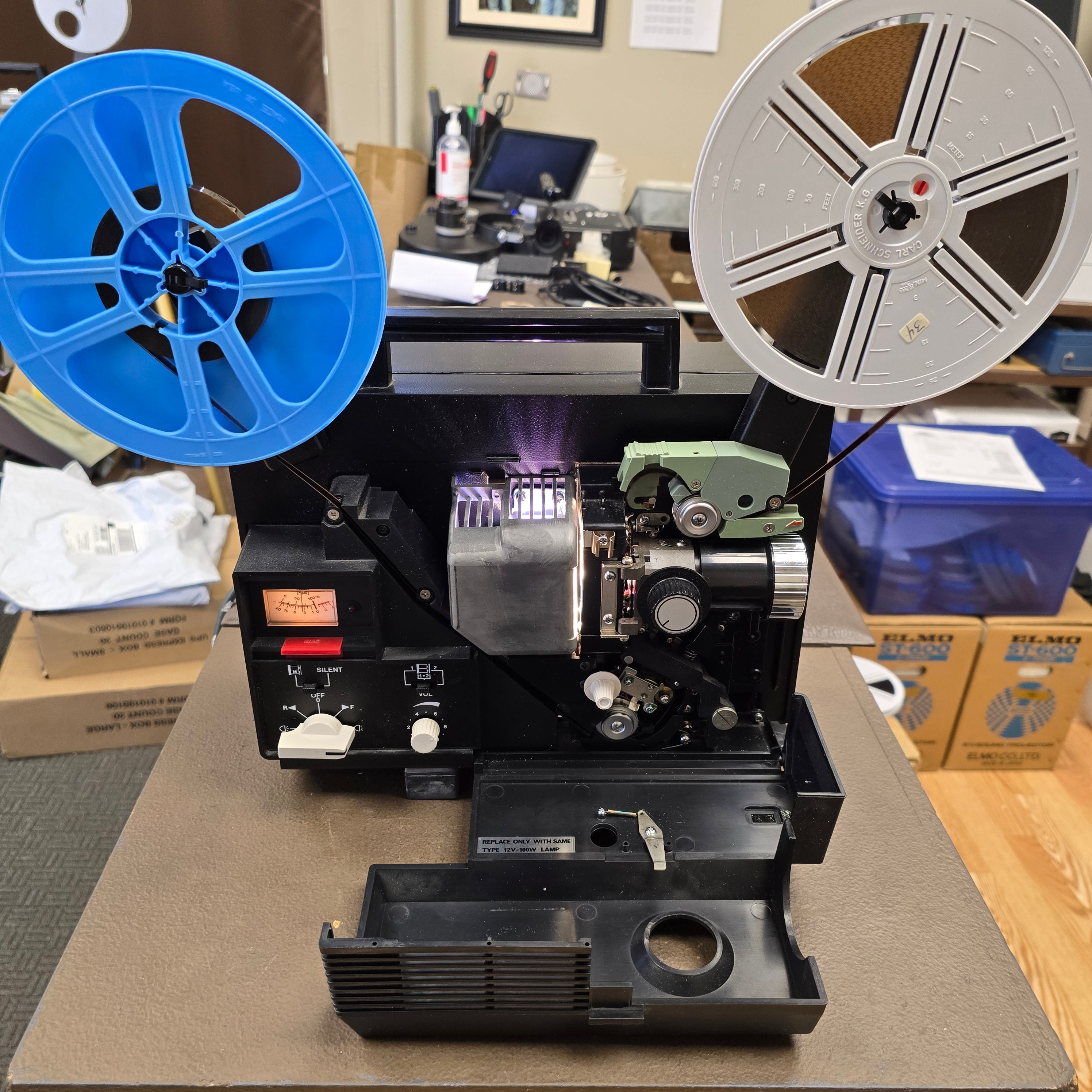 Elmo ST-600 M Super 8mm Sound Projector S# 409758 with The Wizard