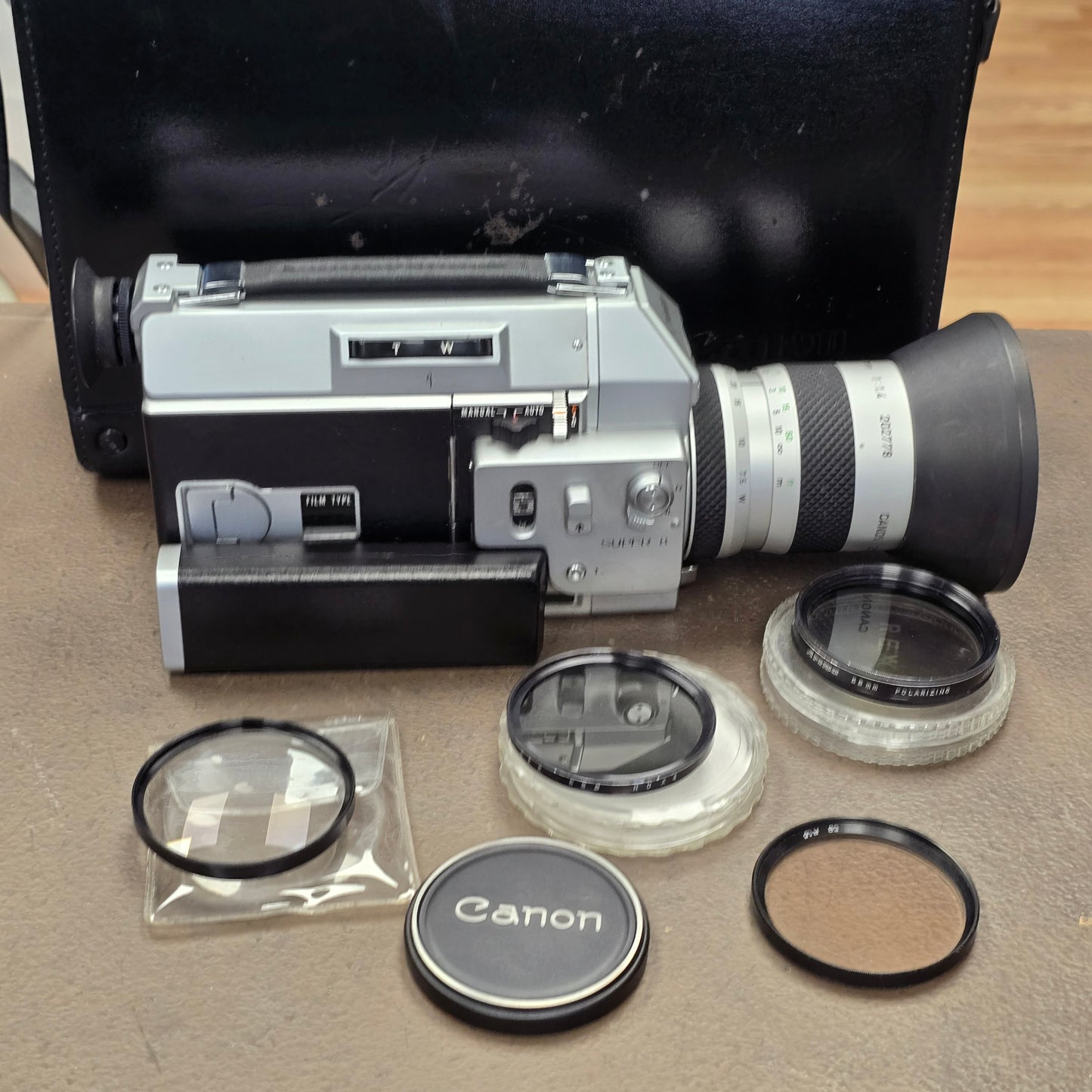 Canon 814 Autozoom Super 8mm Camera with Case S# 221884-202778