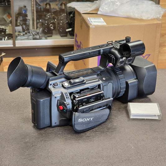Sony DSR-PD170 Mini DV / DVCAM Camcorder Package (NTSC) S# 111997