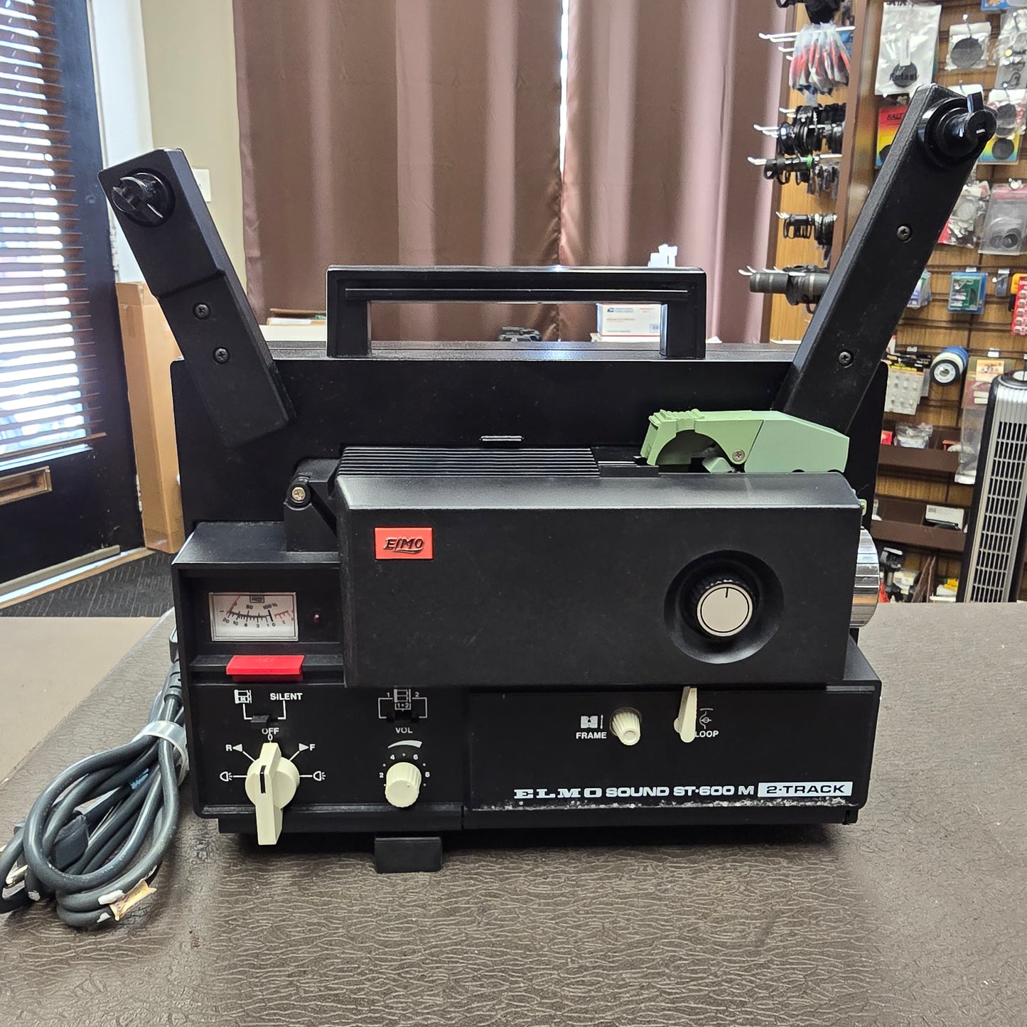 Elmo ST-600 M Super 8mm Sound Projector S# 408228