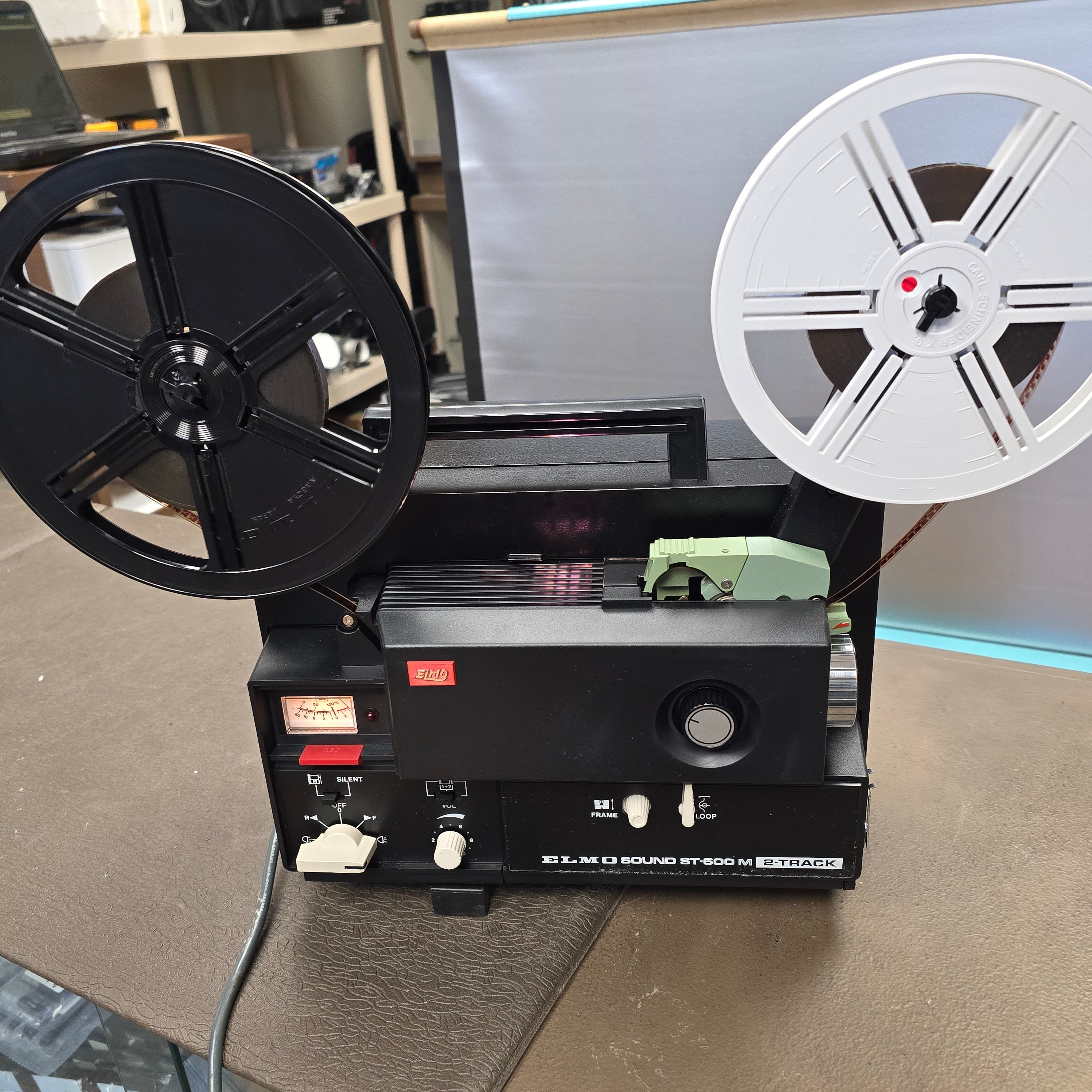 Elmo ST-600 M Super 8mm Sound Projector S# 405210 with Movie Film