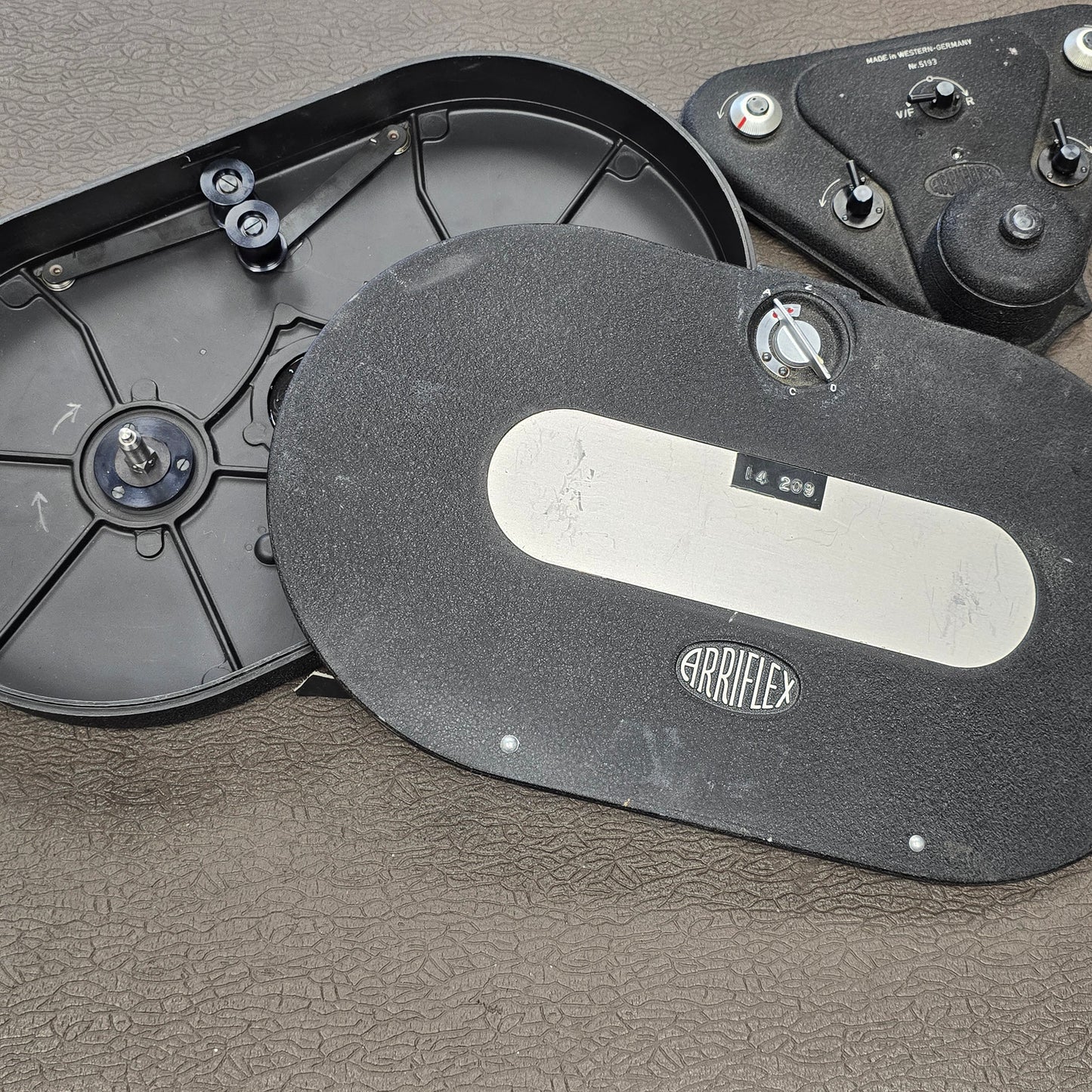 Arriflex 400' Magazine S# 14-209 for the Arri S / Arri S/B Cameras w/ Magazine Torque Motor S# 5193