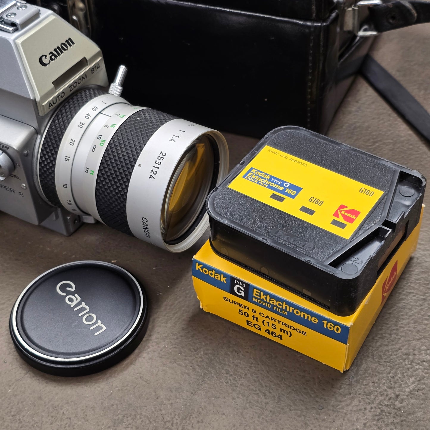 Canon 814 Autozoom Super 8mm Camera with Case S# 273369-253124