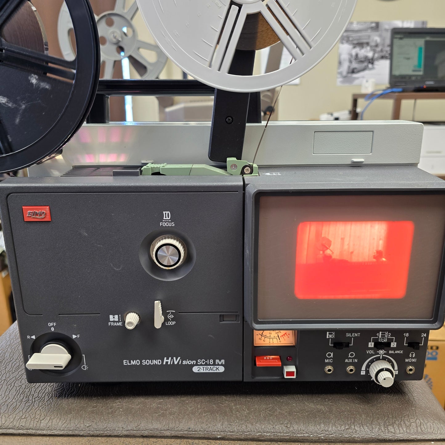 Elmo SC-18 Super 8mm Projector with Carrying Case S# 600249 & Super 8mm Film Logan's Run