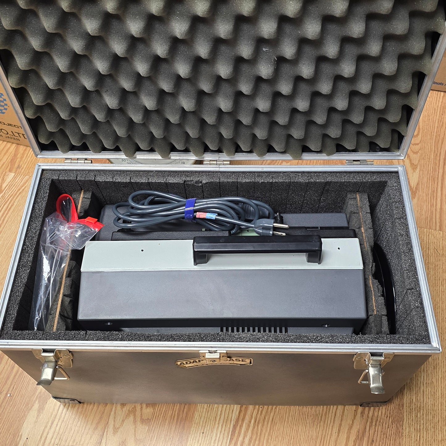 Elmo SC-18 Super 8mm Projector with Carrying Case S# 600249 & Super 8mm Film Logan's Run