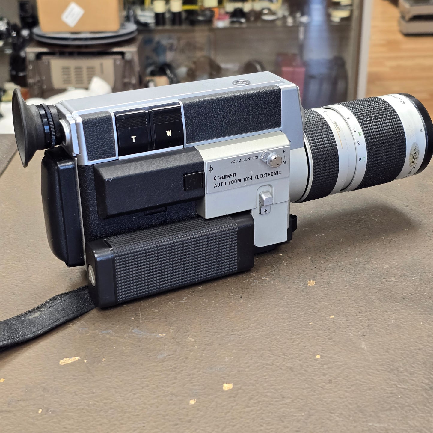 Canon 1014 Auto Zoom Electronic Super 8mm Camera S# 143344-147299 With Case
