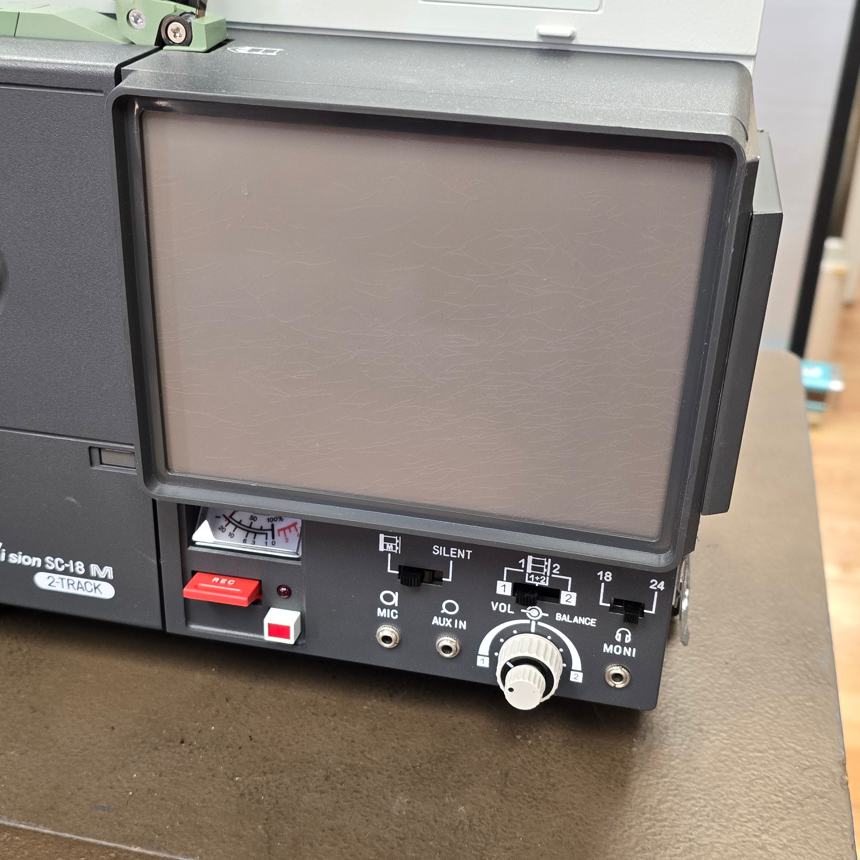 Elmo SC-18 Super 8mm Projector with Carrying Case S# 600249
