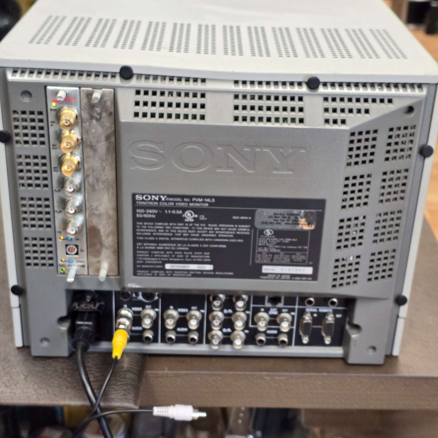 Sony Trinitron Color Video Monitor Model PVM-14L5 S# 2107527