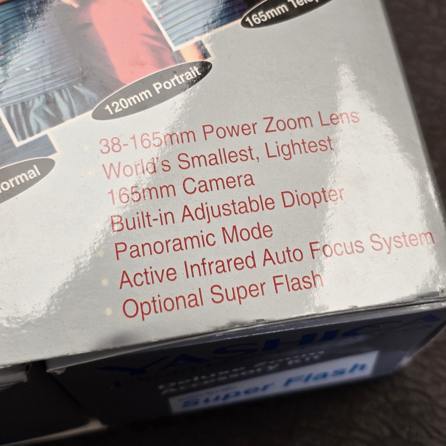 YASHICA ZOOMATE 165EF 35mm FILM CAMERA with 38-165mm Zoom Lens + FLASH KYOCERA