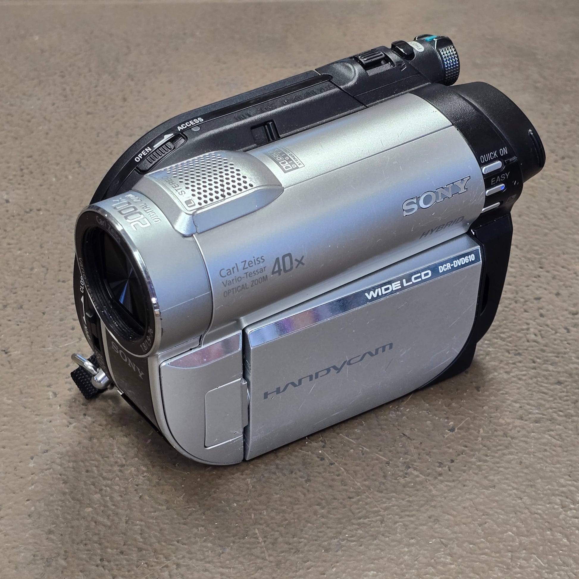 Sony DCR-DVD610 Handycam Camcorder Package (NTSC) S# 1293400