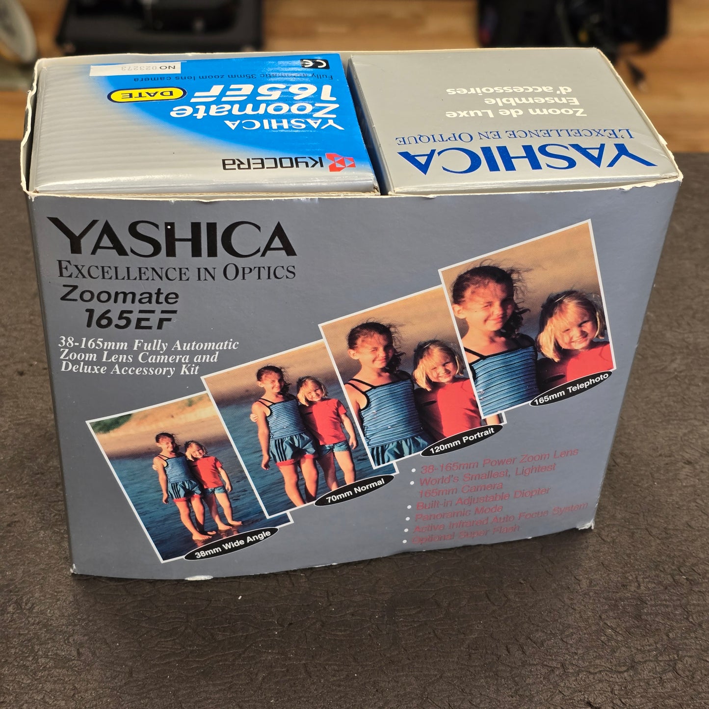 YASHICA ZOOMATE 165EF 35mm FILM CAMERA with 38-165mm Zoom Lens + FLASH KYOCERA