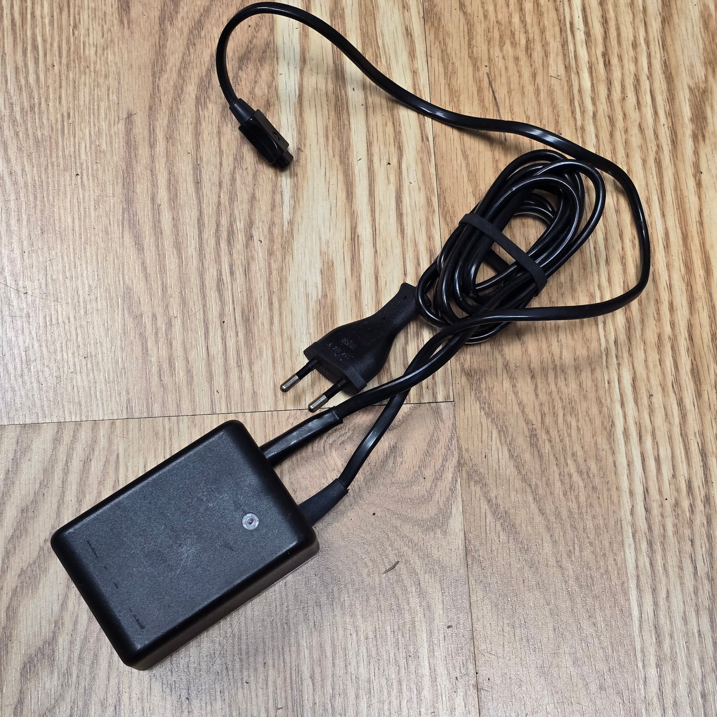 Braun Nizo Akku Box Ladegerat SR9 AC Charger 100-120V / 200-240V