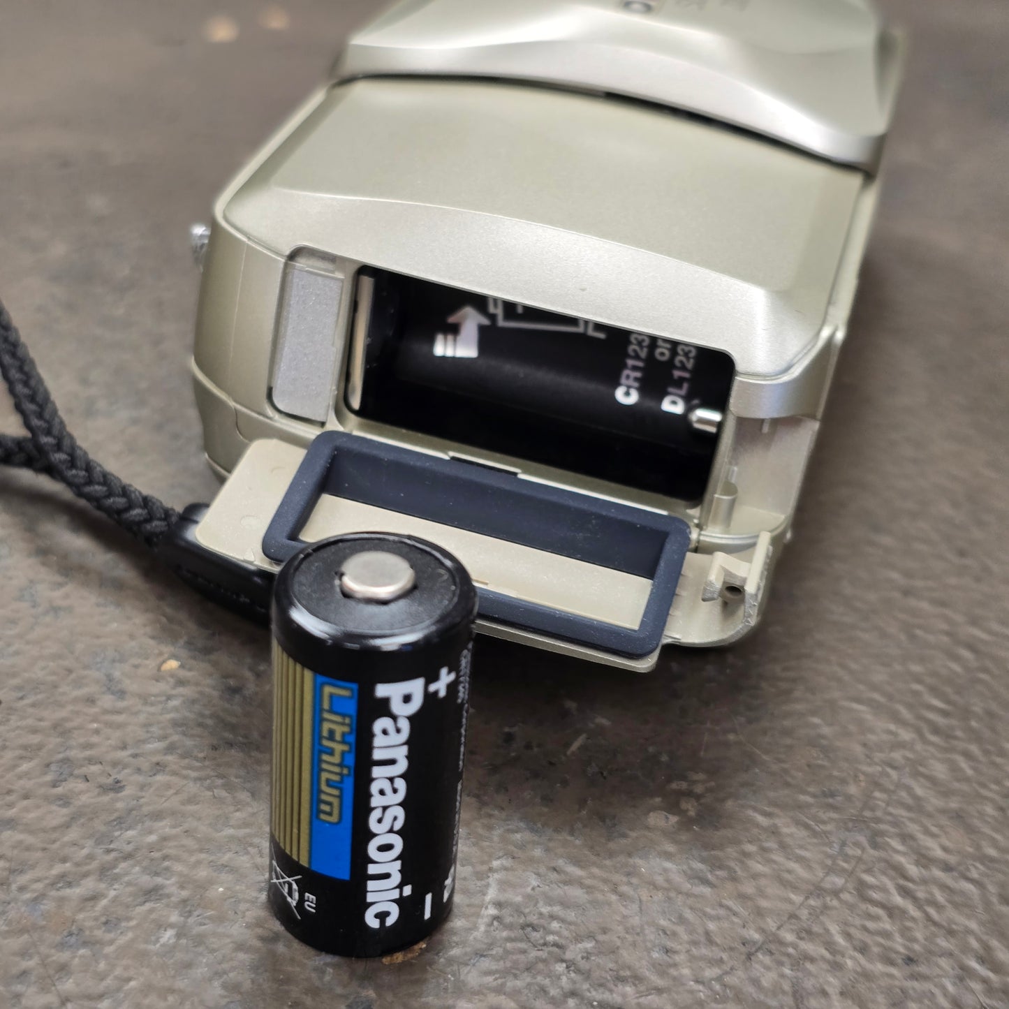 Olympus Stylus Epic Zoom 170 35mm All Weather Point & Shoot Camera With Case S# 4361150