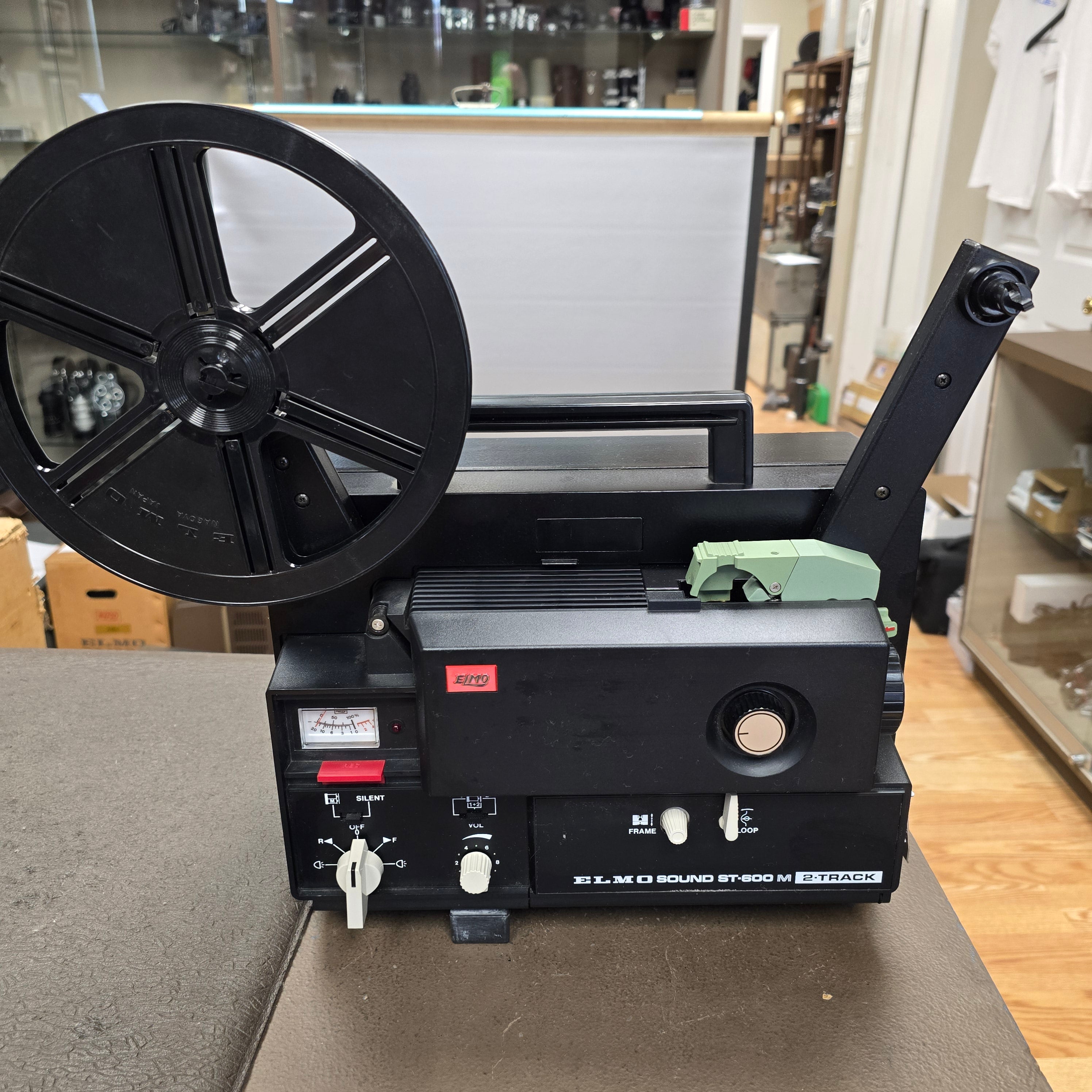 Elmo ST-600 M Super 8mm Sound Projector S# 420093 with Movie Film