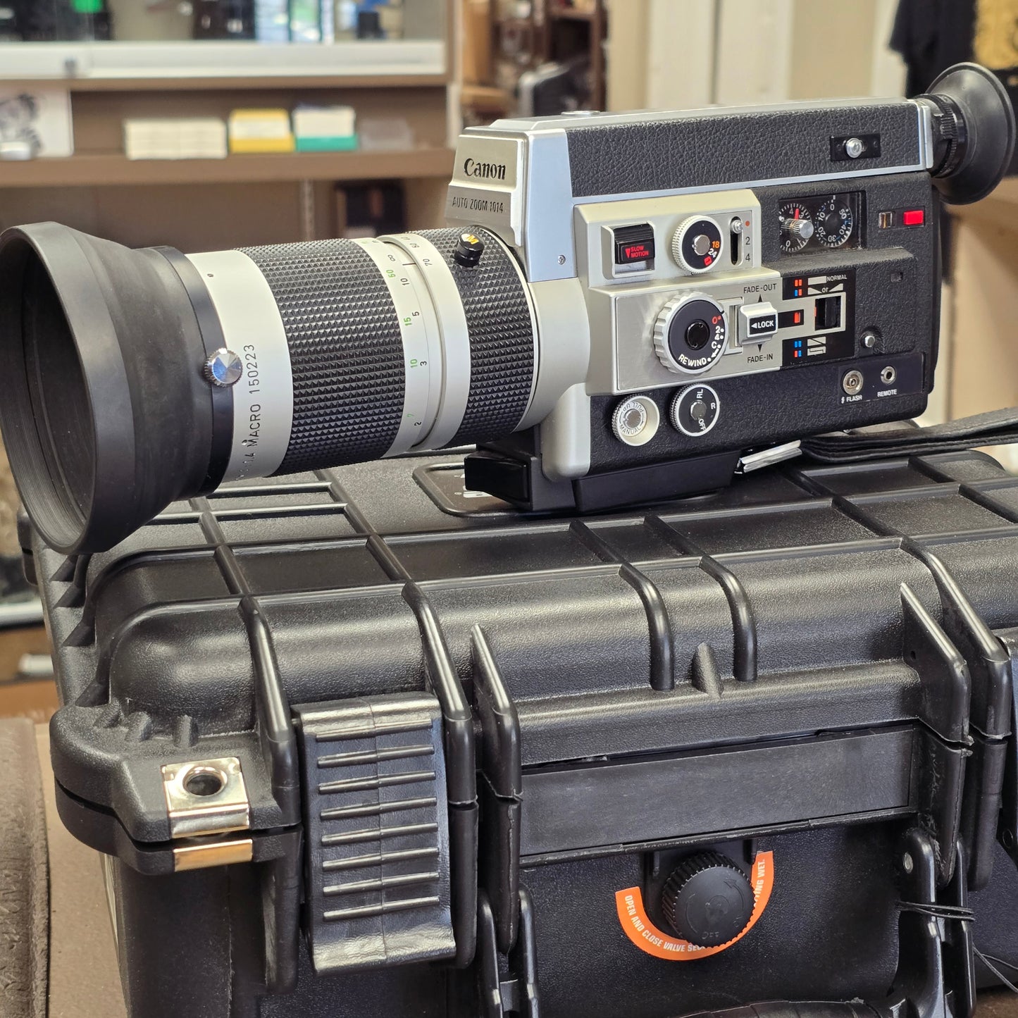 Canon 1014 Auto Zoom Electronic Super 8mm Camera S# 146964-150223