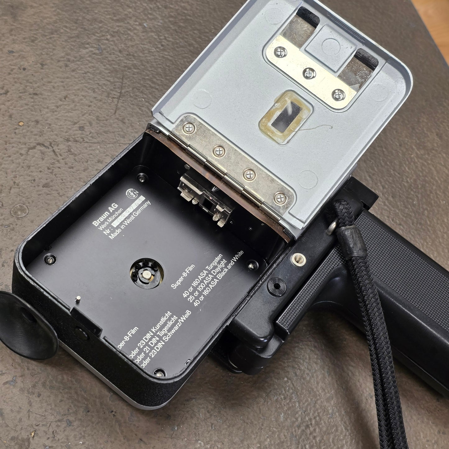 Nizo Spezial 136 Super 8mm Camera S# 1033741 With Padded Case