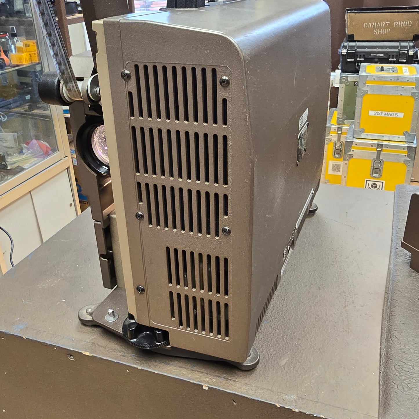 Eiki / Bell & Howell 3580 Slim Line 16mm Slotload Sound Projector S# 172
