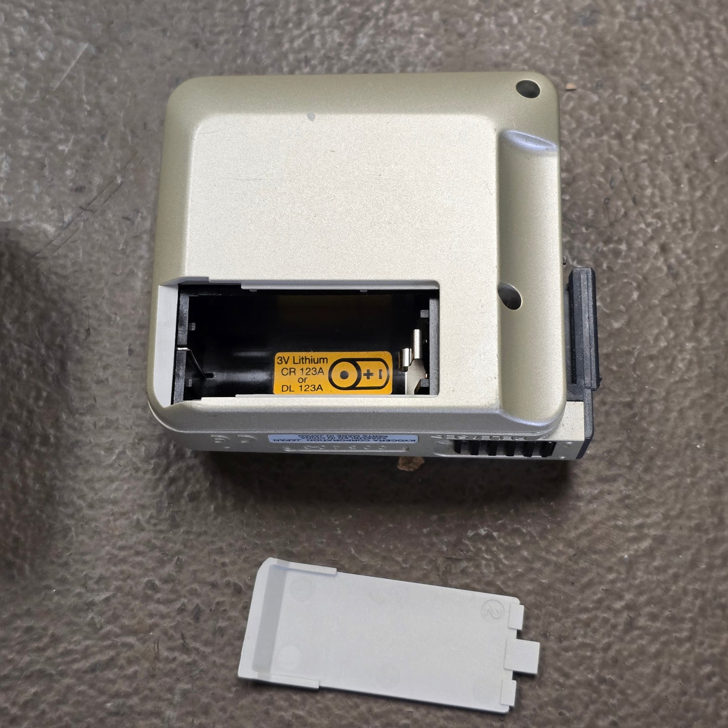 YASHICA ZOOMATE 165EF 35mm FILM CAMERA with 38-165mm Zoom Lens + FLASH KYOCERA