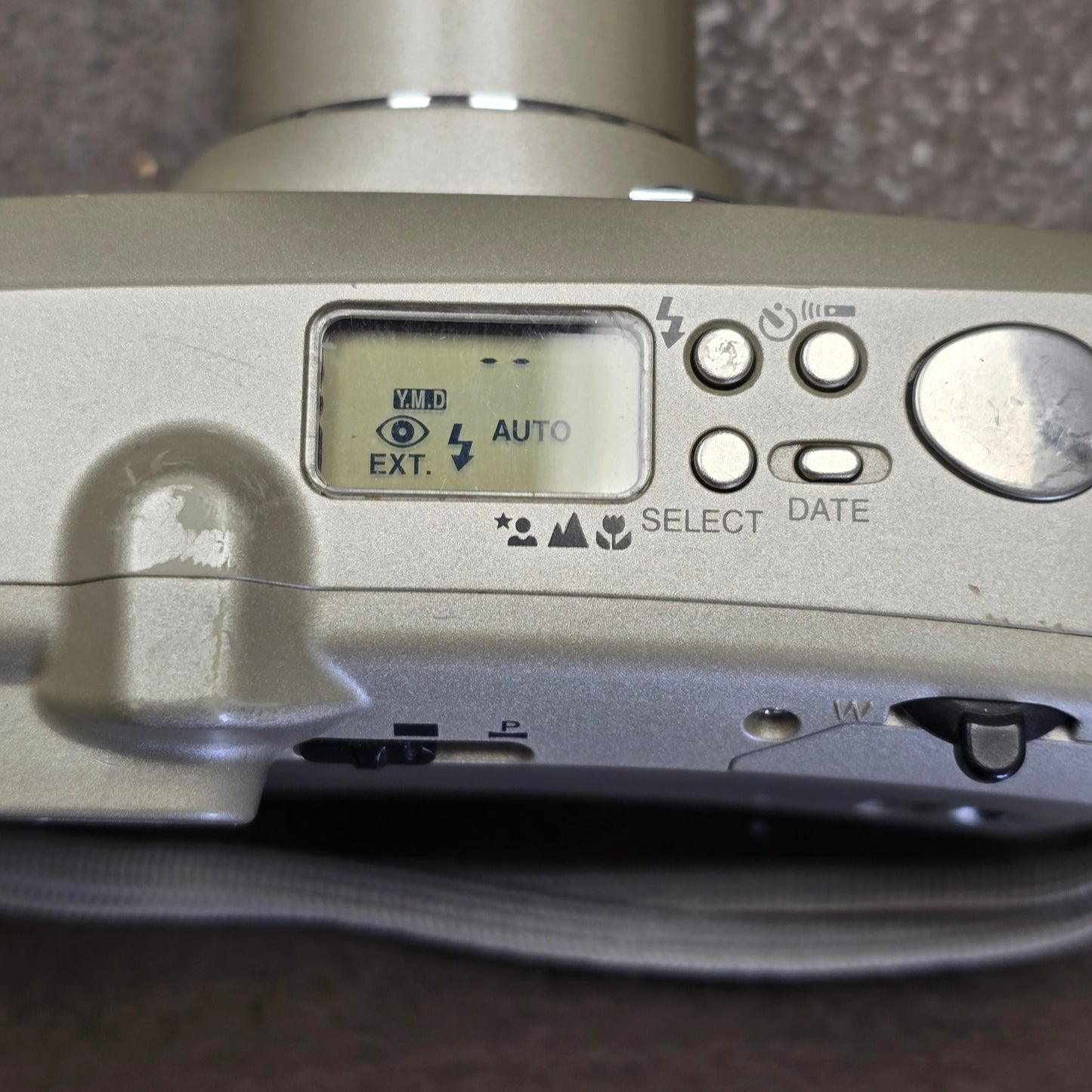 YASHICA ZOOMATE 165EF 35mm FILM CAMERA with 38-165mm Zoom Lens + FLASH KYOCERA