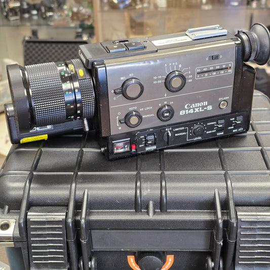 Canon 814 XL-S Super 8mm Camera with Case S# 827615