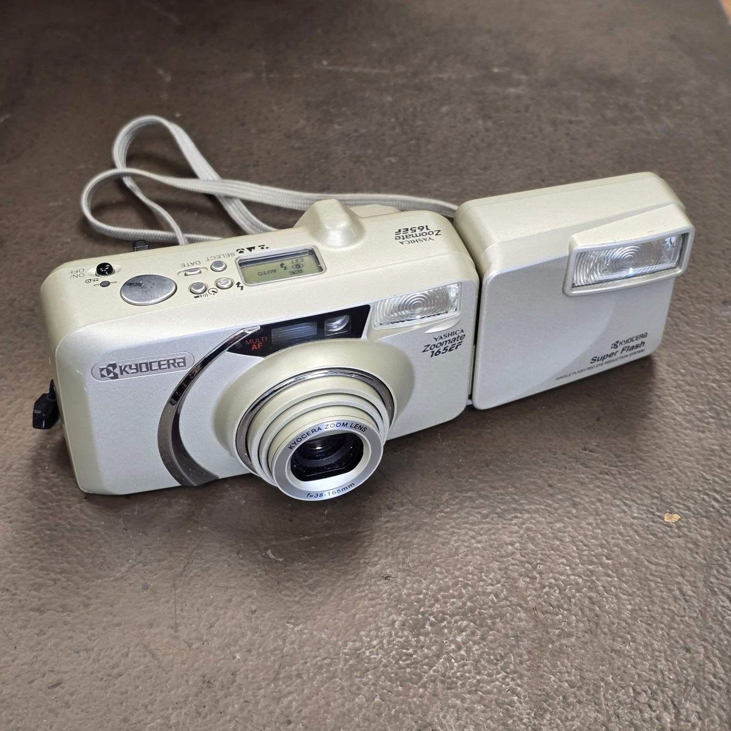 YASHICA ZOOMATE 165EF 35mm FILM CAMERA with 38-165mm Zoom Lens + FLASH KYOCERA